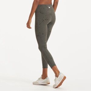 Vuori  WOMEN'S STRIDE LEGGING in oregano